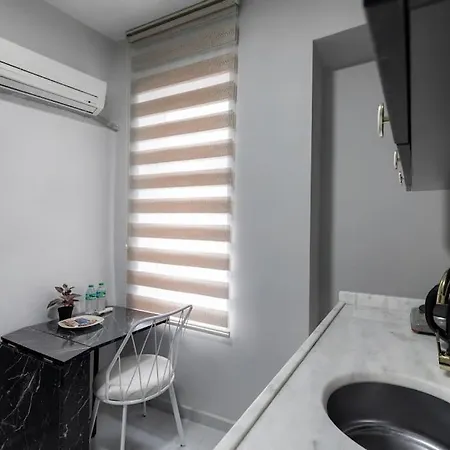 Cozy & Comfy Studio At Beyoglu - 7 아파트